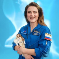 Barbie menciptakan dua boneka terbaru yang menjadi bagian dari kampanye Rusia untuk mendorong anak-anak perempuan agar tertarik dengan dunia luar angkasa. Anna Kikina adalah sosok yang menginspirasinya. Ia merupakan astronot wanita Rusia kedua yang akan diterbangkan ke orbit. Foto: Dok. Roscosmos