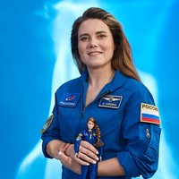 Cosmonaut Anna Kikina selama ini dilatih untuk menjadi insinyur untuk memperbaiki situasi-situasi gawat. Selain jadi antariksawan, ia pun pernah bekerja sebagai pembawa acara di Radio Siberia dan punya hobi rafting dan parachuting. Foto: Dok. Roscosmos
