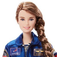 Anna Kikina merupakan wanita kedua setelah Valentina Tereshkova yang terbang ke luar angkasa 58 tahun lalu. Wanita 36 tahun tersebut dinilai cocok menjadi panutan bagi banyak orang terlebih ia punya karakter yang feminim tapi juga kuat. Foto: Dok. Roscosmos