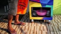 Para Lansia, orang jompo dan warga tidak mampu dapat menikmati ATM Beras tersebut sebanyak dua kali pengambilan sebulan. Dengan maksimal satu kali pengambilan mencapai 3 kilogram beras.