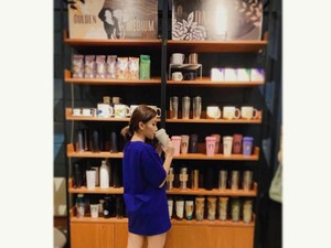 Penampilan Ayu Ting Ting Pakai Kaus Kaki Gucci, Harganya Rp 2,2 Juta 