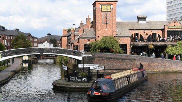 Kanal di Birmingham, Inggris.