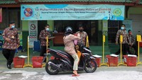Layanan tersebut dibuka pihak sekolah sebagai upaya mengantisipasi penyebaran virus Corona.