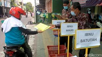 SD Muhammadiyah Sapen, Yogyakarta, membuka layanan pengembalian lembar jawaban ujian sekolah secara drive-thru, Kamis (18/3/2021).
