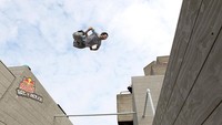 Yoann Leroux dari Prancis melakukan aksi parkour nya di London, Inggris. Getty Images for Red Bull/Ian Walton