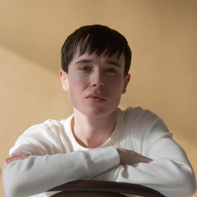 Inilah penampilan teranyar Elliot Page setelah akhir tahun lalu mengumumkan dirinya bertransisi dari perempuan menjadi seorang laki-laki. Transformasi tersebut muncul di halaman majalah Time terbaru. (Foto: Dok. Time/Wynne Neilly)