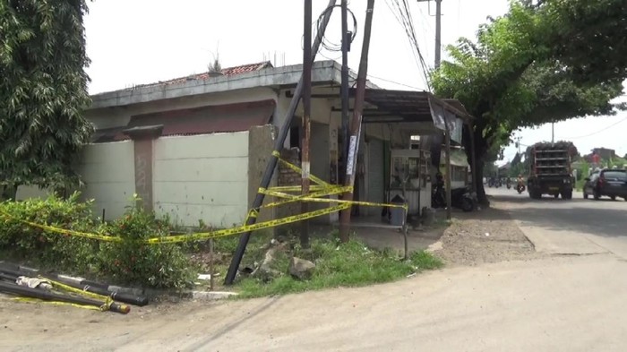 Empat pekerja di Purwakarta terluka usai tersengat listrik