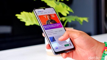 Punya refresh rate 90Hz membuat scrolling lebih smooth. Foto: Adi Fida Rahman/detikINET