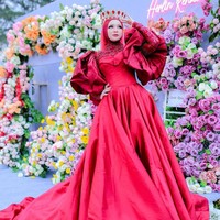 Herlin Kenza mengatakan lagi kalau dia tak mau ambil pusing dengan bully-an dari warganet di akun media sosial miliknya. Banyak banget komentar negatif, aku sih cuek aja. Aku mengundang semua influencer asal Aceh dan di Jakarta juga, pungkasnya. Foto: Dok. Instagram @herlinkenza.