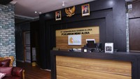Ditelusuri detikTravel via situs resminya, Hotel Alona berlokasi di Jl Komp Deplu Jl Lestari No. 29A, Kreo Selatan, Larangan, Banten. Seperti hotel umumnya, terdapat beberapa jenis kamar di Hotel Alona. (dok Hotel Alona)