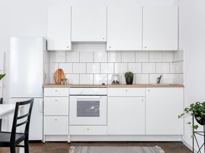 Lantai Dapur Lengket Terus? Ternyata 4 Hal Ini Biang Keroknya