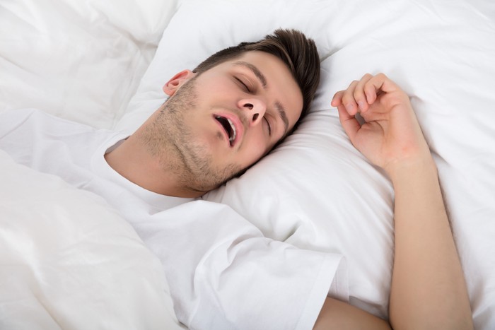 ilustrasi tidur mendengkur