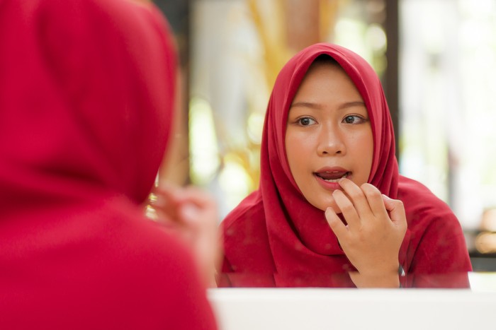 Warna Lipstik Untuk Kulit Gelap Ini Tips Memilih Dan Rekomendasinya