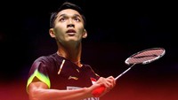 Di sektor tunggal putra, Jonatan Christie berhasil menaklukkan wakil Thailand, Kunlavut Vitidsarn, dua set langsung 21-13 dan 24-22. Getty Images/Naomi Baker