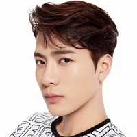 Aktif di China, Jackson Wang membuat manajemen Team Wang untuk mendukung aktivitasnya. Hal itu dikonfirmasi agensi JYP Entertainment pada 2017. Foto: dok. jacksonwang852g7.