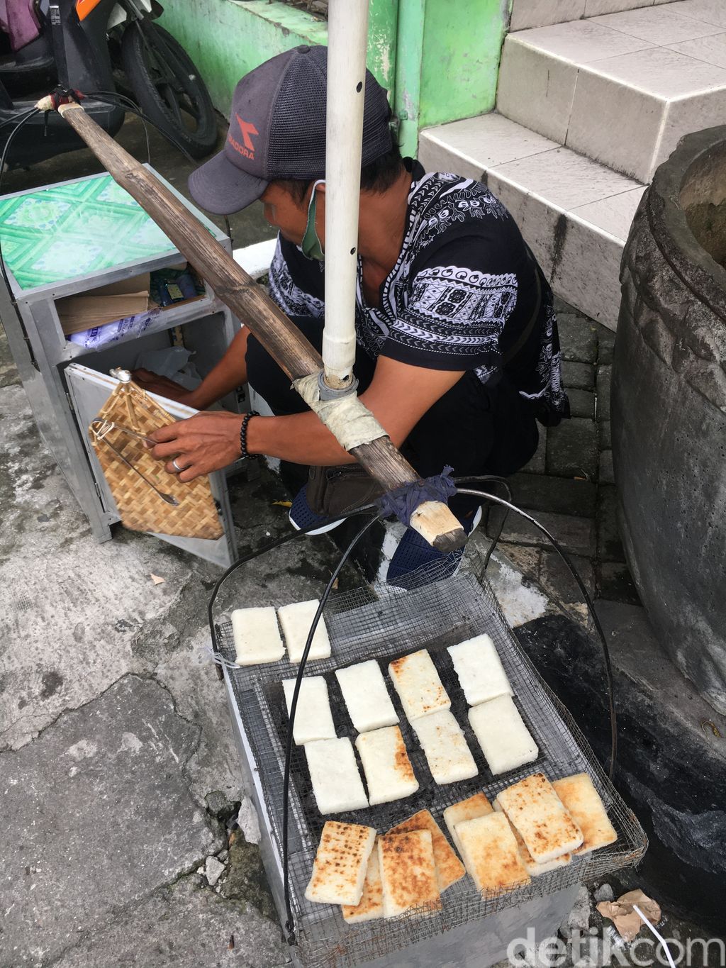 Empuk Wangi Jadah Bakar Pak Sobirin di Pasar Beringharjo
