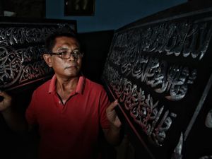 Kisah Mantan Tukang Parkir Banting Setir Bisnis Kaligrafi