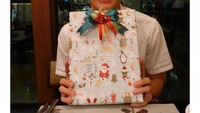 Setiap perayaan Natal, Jonatan Christie selalu merayakan bersama keluarga dengan makan-makan di restoran. Mereka juga saling bertukar kado. Foto: Instagram @jonatanchristieofficial