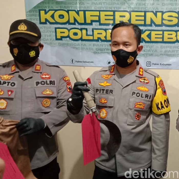Jumpa pers kasus pembacokan yang akibatkan 1 orang tewas-5 luka di Kebumen, Kamis (18/3/2021).