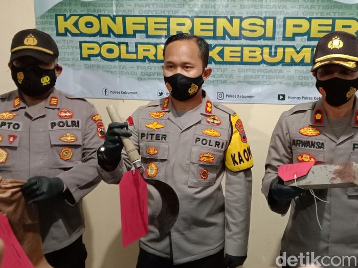 Jumpa pers kasus pembacokan yang akibatkan 1 orang tewas-5 luka di Kebumen, Kamis (18/3/2021).