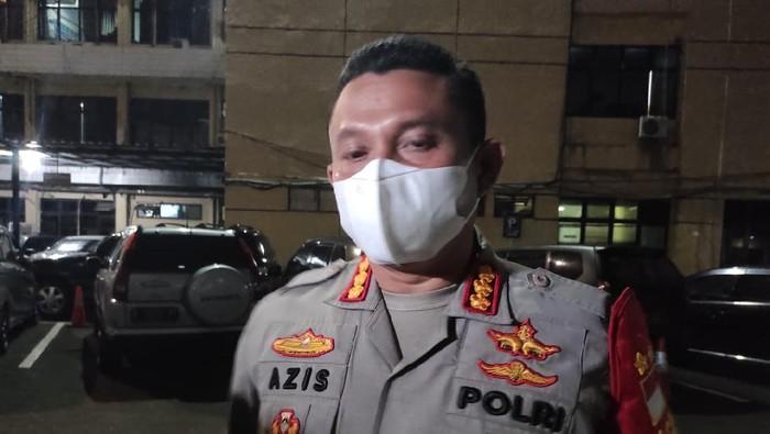 Kapolres Jaksel Kombes Azis Andriansyah meminta pihak luar tak ikut campur masalah sengketa lahan warga dan Pertamina