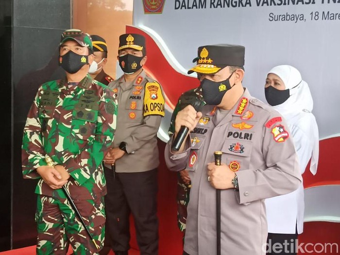 Kapolri Jenderal Listyo Sigit Prabowo memuji Jatim sebagai salah satu yang terbaik dalam penanggulangan COVID-19. Hal itu ia ungkapkan saat meninjau vaksinasi bersama Panglima TNI Marsekal Hadi Tjahjanto di Mapolda Jatim.