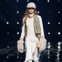 Fashion show koleksi Givenchy Fall/Winter 2021. Direktur kreatif Givenchy Matthew M. Williams menghadirkan busana yang didominasi warna monokrom.  Foto: Courtesy of Givenchy.