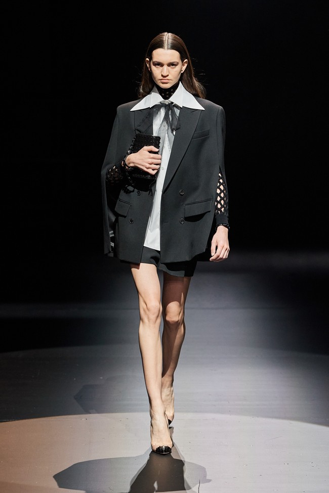 Fashion show Valentino untuk koleksi fall 2021. Foto: dok. Salvatore Dragone / Gorunway/Valentino.