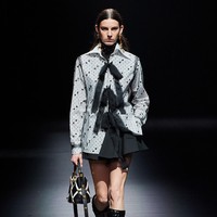 Fashion show Valentino tampilkan karya busana sensual dan romantis dikoleksi musim gugur 2021. Foto: dok. Salvatore Dragone / Gorunway/Valentino.