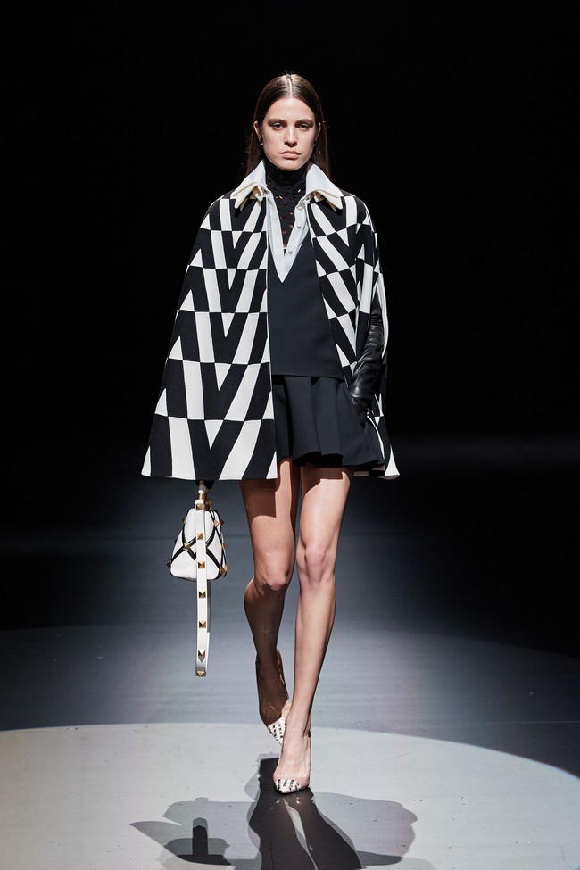 Fashion show Valentino untuk koleksi fall 2021. Foto: dok. Salvatore Dragone / Gorunway/Valentino.