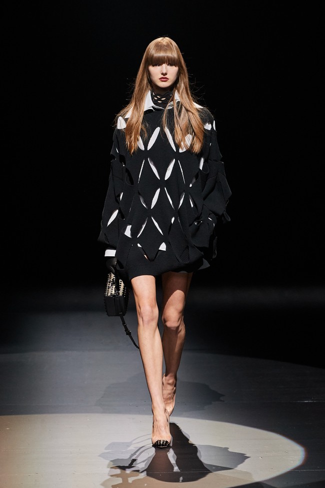 Fashion show Valentino untuk koleksi fall 2021. Foto: dok. Salvatore Dragone / Gorunway/Valentino.