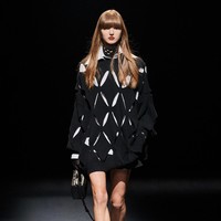 Fashion show Valentino untuk koleksi fall 2021. Foto: dok. Salvatore Dragone / Gorunway/Valentino.