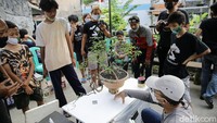 Kegiatan pelatihan ini merupakan inisiasi dari Pewarta Foto Indonesia Jakarta (PFIJ) untuk membantu komunitas yang ada di kampung Bali, Jakarta, dalam upaya peningkatan kualitas produk serta menghilangkan stigma negatif tentang kampung narkoba yang pernah disandang di Kampung Bali.
