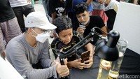 Sejumlah anak pun antusias mengikuti pelatihan fotografi tersebut.