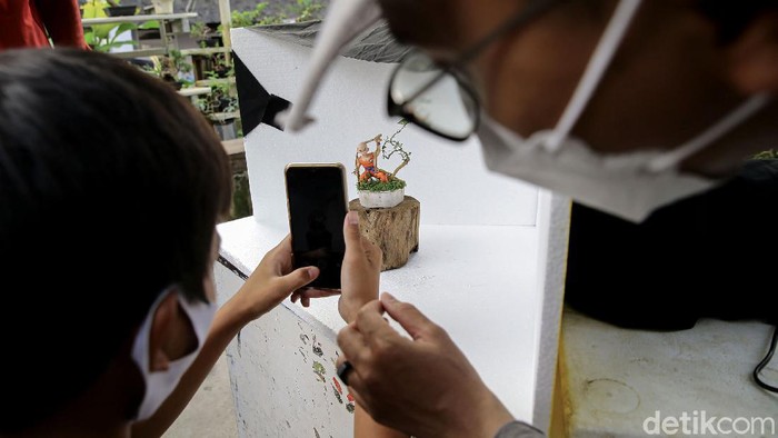 Mengasah Bakat di Kala Pandemi Lewat Pelatihan Fotografi Sejumlah warga di kawasan Kampung Bali, Jakarta, mendapatkan pelatihan fotografi. Kegiatan itu digelar untuk melatih para peserta membuat foto yang baik.