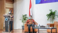 Menurut Mensos tantangan yang ada harus bisa dijawab oleh semua civitas akademika Poltekesos Bandung.