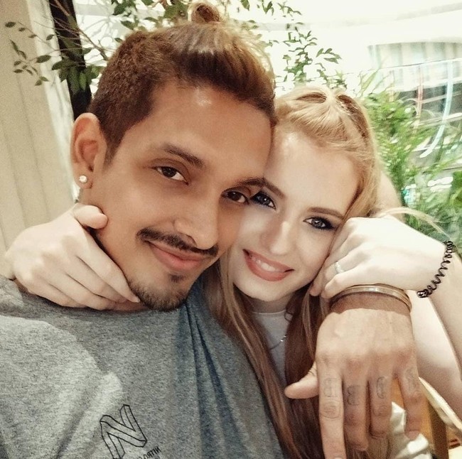 Nastasya dan Robby seringkali membagikan momen-momen kebersamaannya di Instagram. Walaupun memiliki perbedaan usia yang cukup jauh, yaitu 15 tahun, tetapi keduanya tetap terlihat kompak. Foto: Robby Shine