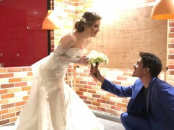 8 Potret Kemesraan Mantan Model Rusia Bareng Suami Aktor Indonesia