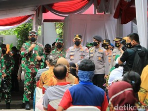 Tinjau Vaksinasi di Surabaya, Panglima TNI Minta Tetap 3M Meski Sudah Divaksin