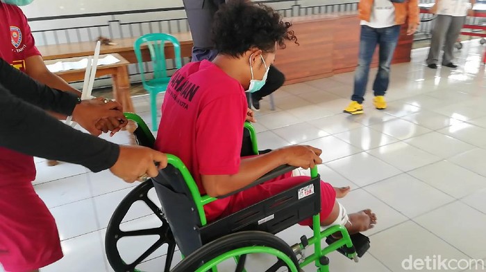 Polisi mengamankan jambret di Kota Pasuruan yang terekam CCTV. Dalam aksi penjambretan itu, korban yang merupakan bocah SD sempat terseret motor pelaku hingga terluka.