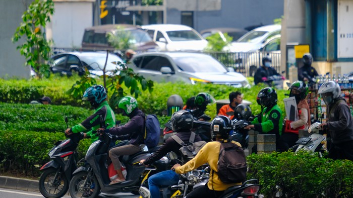 Potret Pemotor Terobos Pedestrian Kolong JLNT Casablanca Potret Pemotor Terobos Pedestrian Kolong JLNT Casablanca