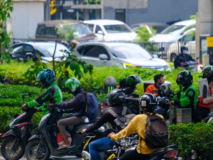 Potret Pemotor Terobos Pedestrian Kolong JLNT Casablanca