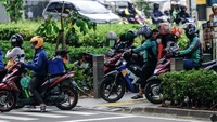  Mereka berputar balik untuk menuju ke arah Kampung Melayu ataupun Jalan HR Rasuna Said. (Foto: Andhika Prasetia/detikcom)