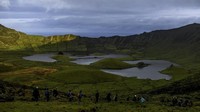 Namun, pulau itu hanya memiliki sedikit sumber pendapatan - armada kecil kapal penangkap ikan dan sekitar 1.000 ternak menjadi sumber ekonominya.