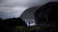 Terletak ratusan kilometer dari benua Eropa, Corvo, pulau terkecil di Azores yang didominasi oleh kawah vulkanik dan dihiasi danau tampaknya telah lolos dari cengkeraman Covid-19.