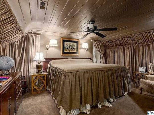 Rumah dijual yang disainnya dihujat netizen.