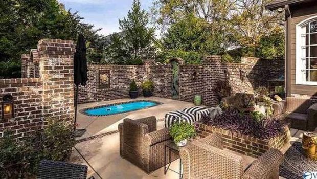 Rumah dijual yang disainnya dihujat netizen.