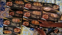 Kisah tentang usaha pembuatan kue pisang bolen ini menjadi salah satu kisah dalam program Jelajah UMKM yang digelar detikcom bersama BRI. Program Jelajah UMKM ke beberapa wilayah di Indonesia ini mengulas berbagai aspek kehidupan warga dan membaca potensi di daerah. Untuk mengetahui informasi lebih lengkap, ikuti terus beritanya di detik.com/tag/jelajahumkmbri.