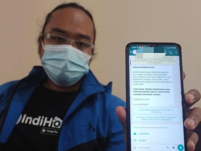 Sebuah pesan berantai berisi ancaman serangan ditujukan kepada polisi beredar di aplikasi percakapan. Selain ke polisi, beberapa daerah di Jawa Timur juga diancam serangan. Ancaman itu muncul setelah 22 tersangka teroris dibawa ke Jakarta oleh Densus 88.