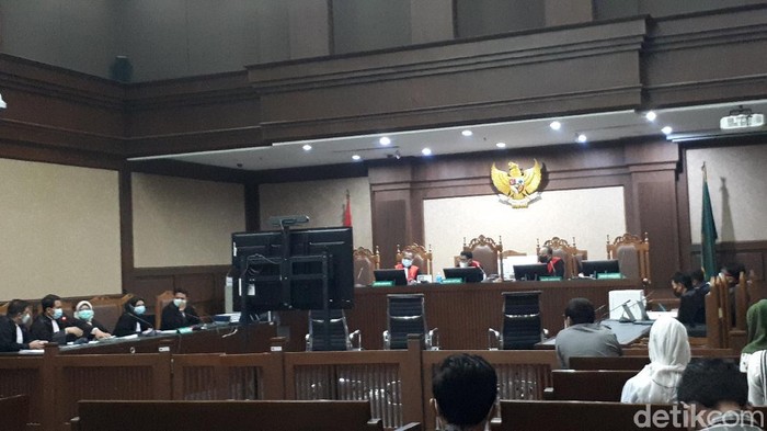 Sidang kasus PNS tajir Rohadi